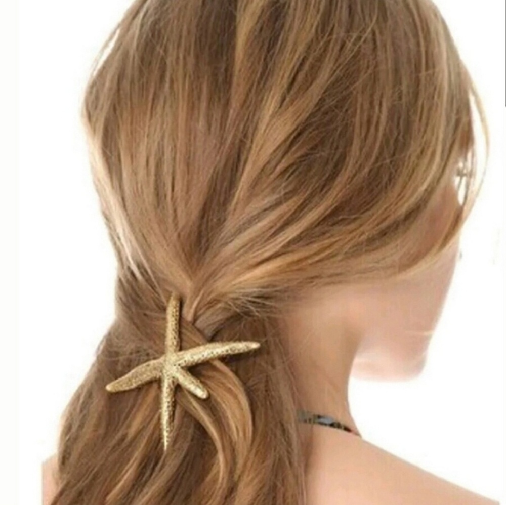 ♥️ 3/$15 Starfish Hair Clip